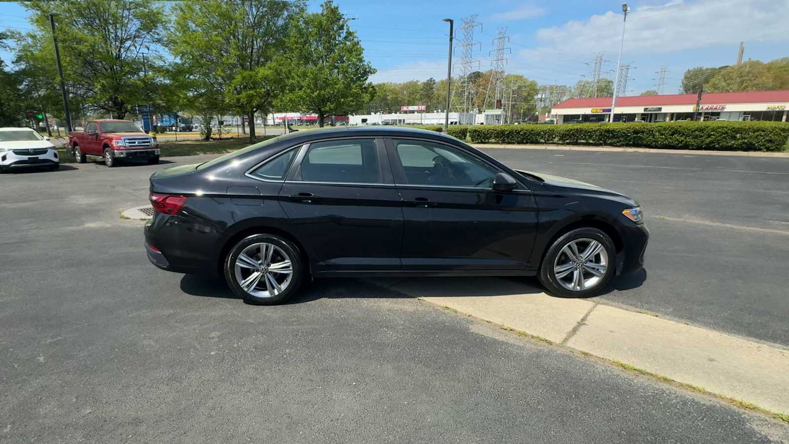 Thumbnail: 2024 Volkswagen Jetta - 9