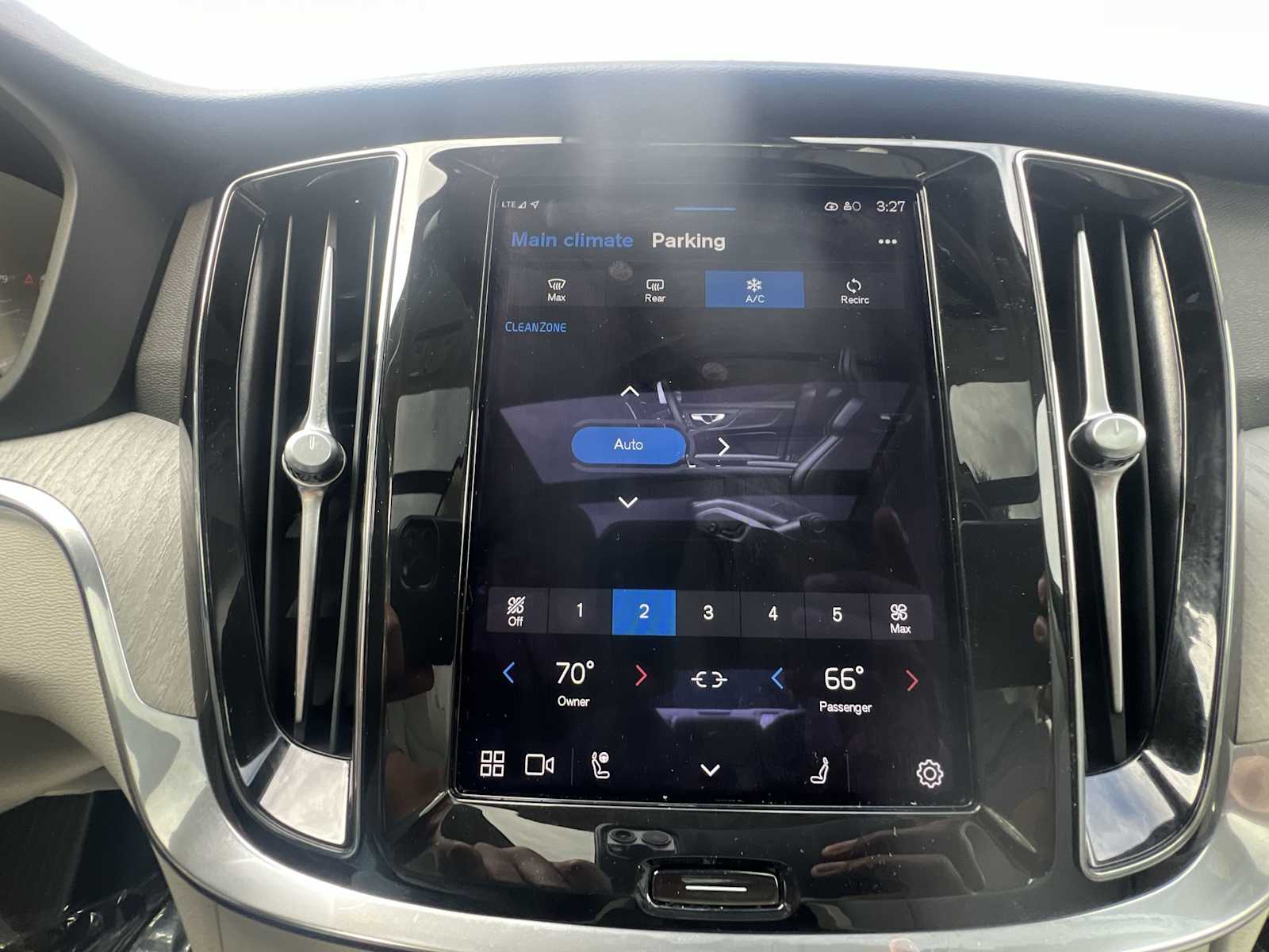 Thumbnail: 2024 Volvo S60 - 17