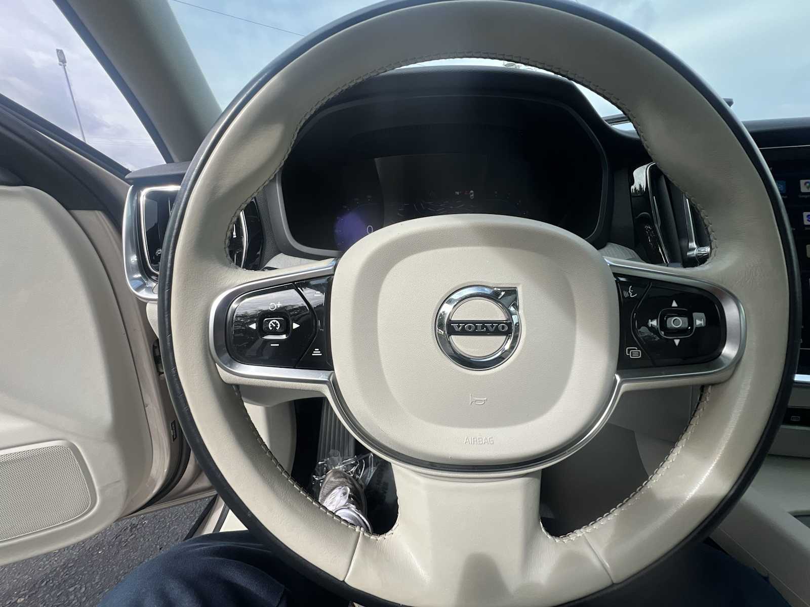 Thumbnail: 2024 Volvo S60 - 11