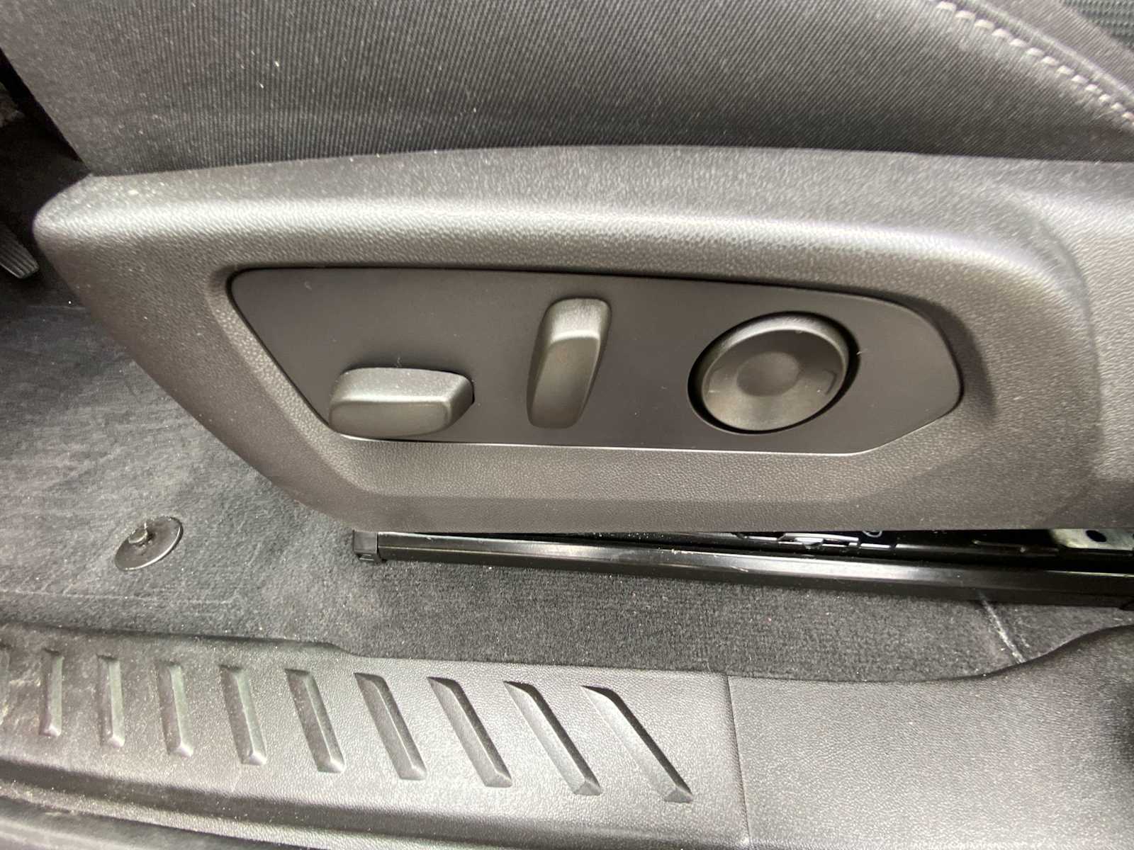 Thumbnail: 2024 Chevrolet Colorado - 14