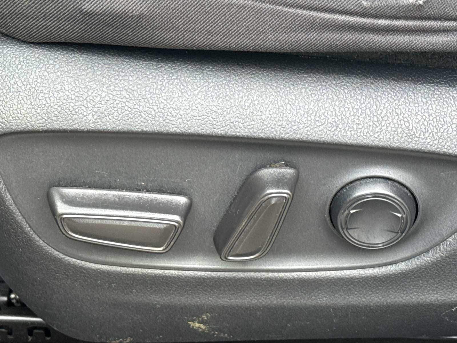 Thumbnail: 2019 Toyota RAV4 - 14