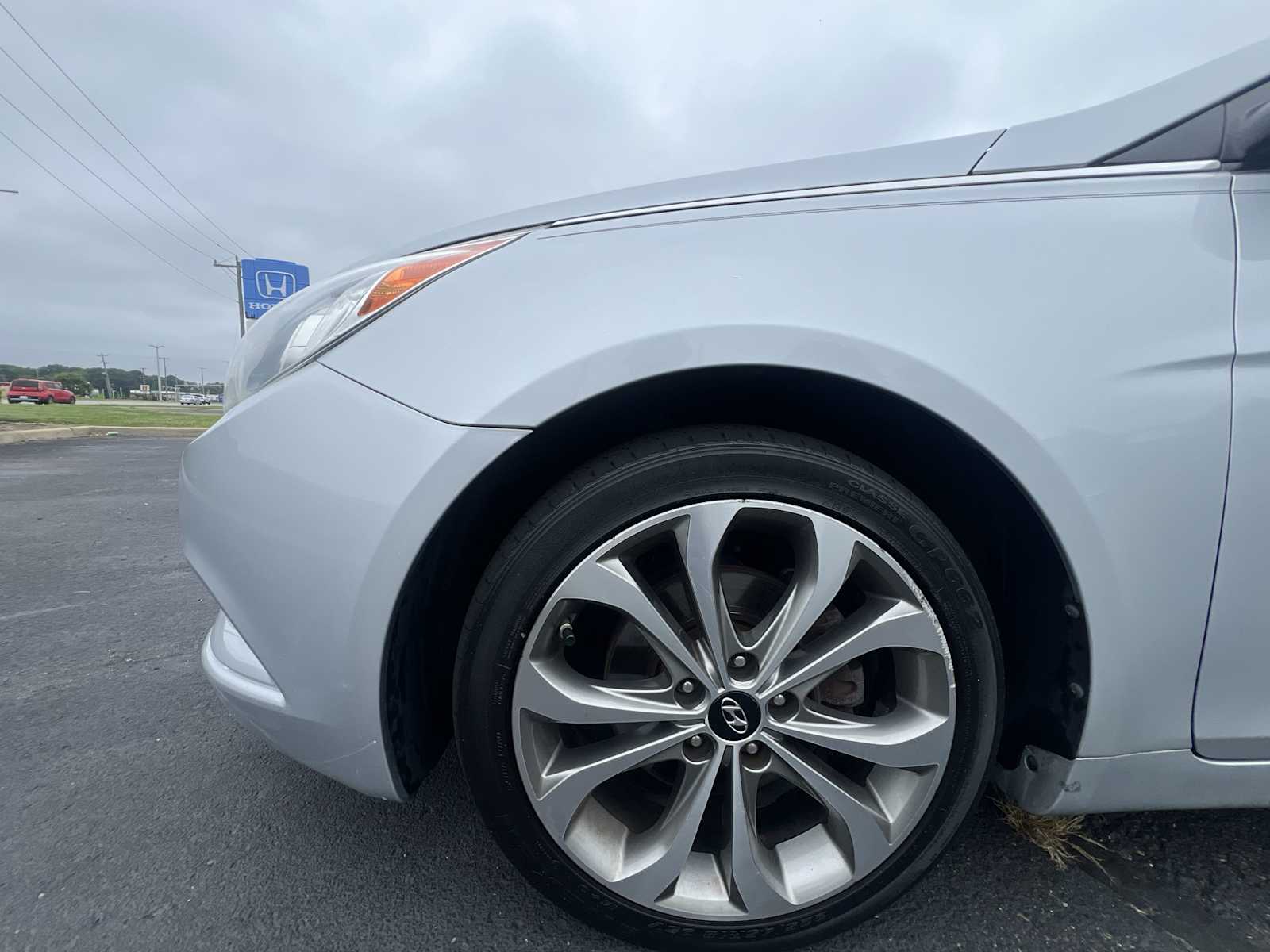 Thumbnail: 2013 Hyundai Sonata - 18