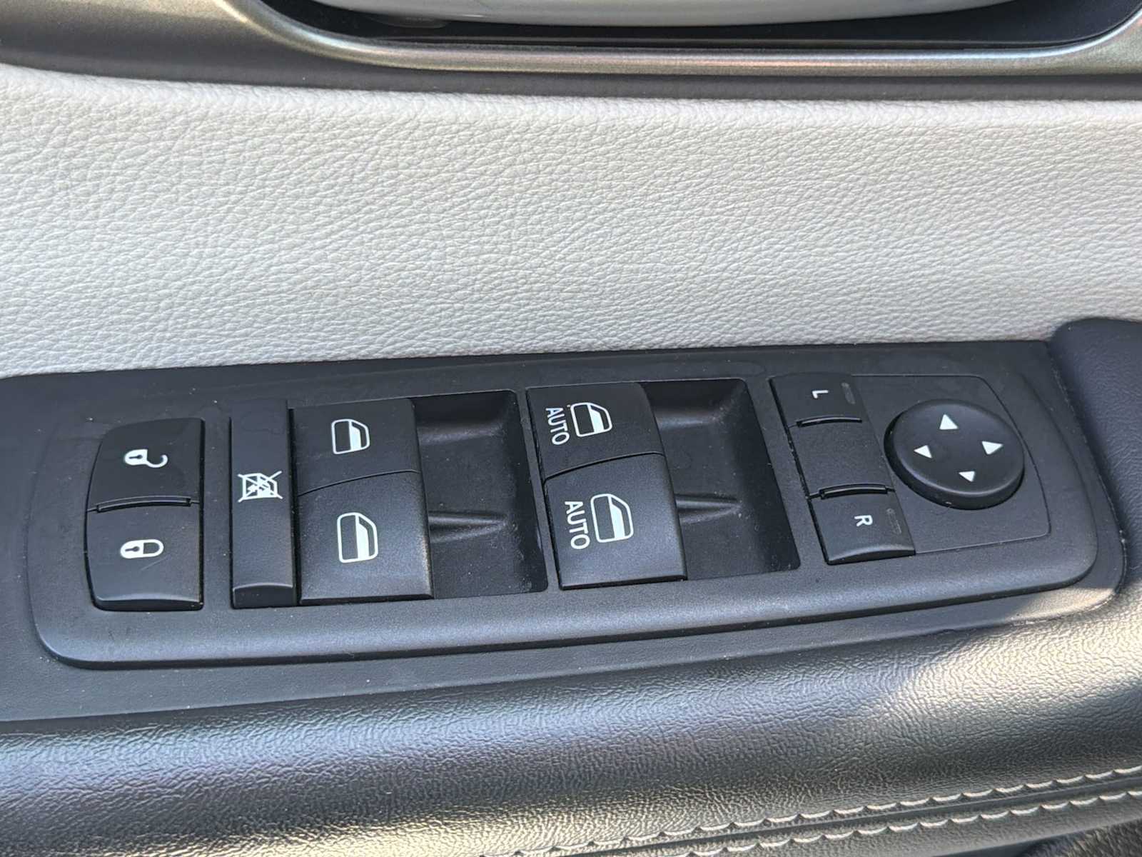 Thumbnail: 2024 Chrysler Pacifica - 14