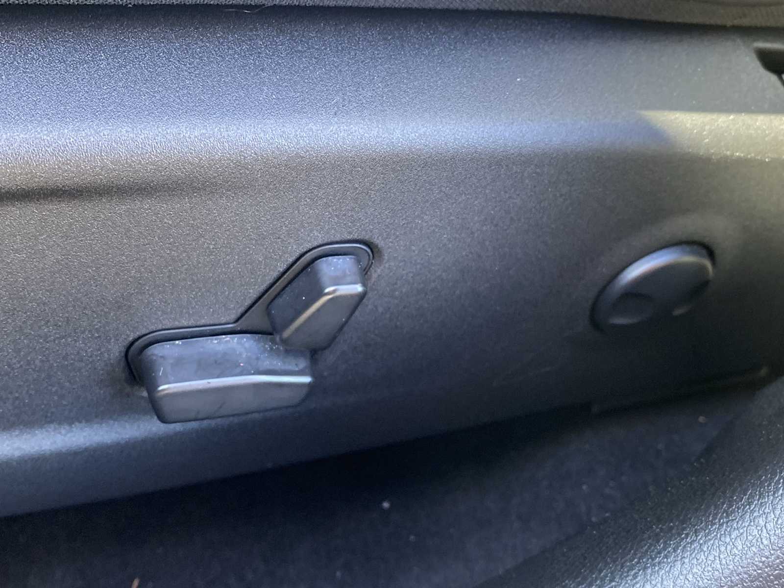 Thumbnail: 2023 Chrysler 300 - 14