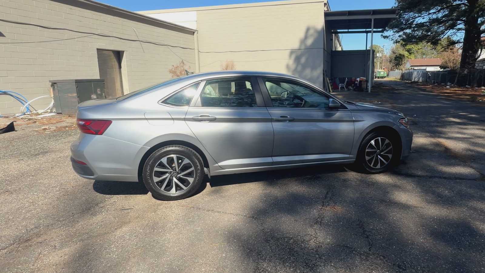 Thumbnail: 2024 Volkswagen Jetta - 16