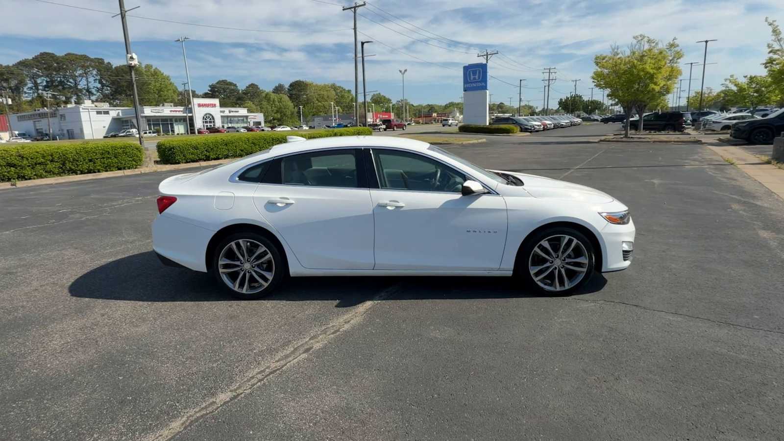 Thumbnail: 2023 Chevrolet Malibu - 9