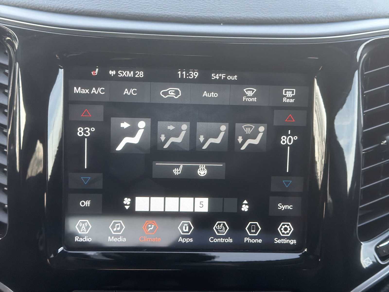 Thumbnail: 2021 Jeep Cherokee - 17