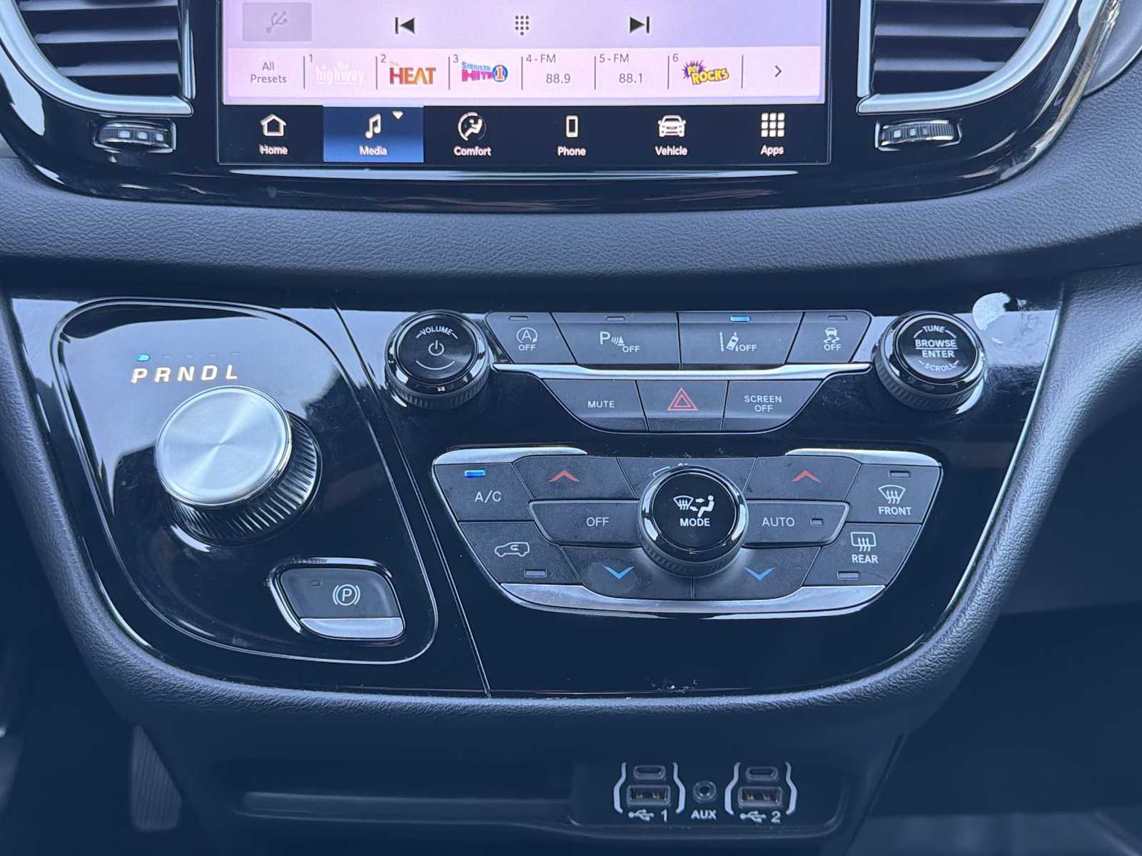 Thumbnail: 2025 Chrysler Pacifica - 16