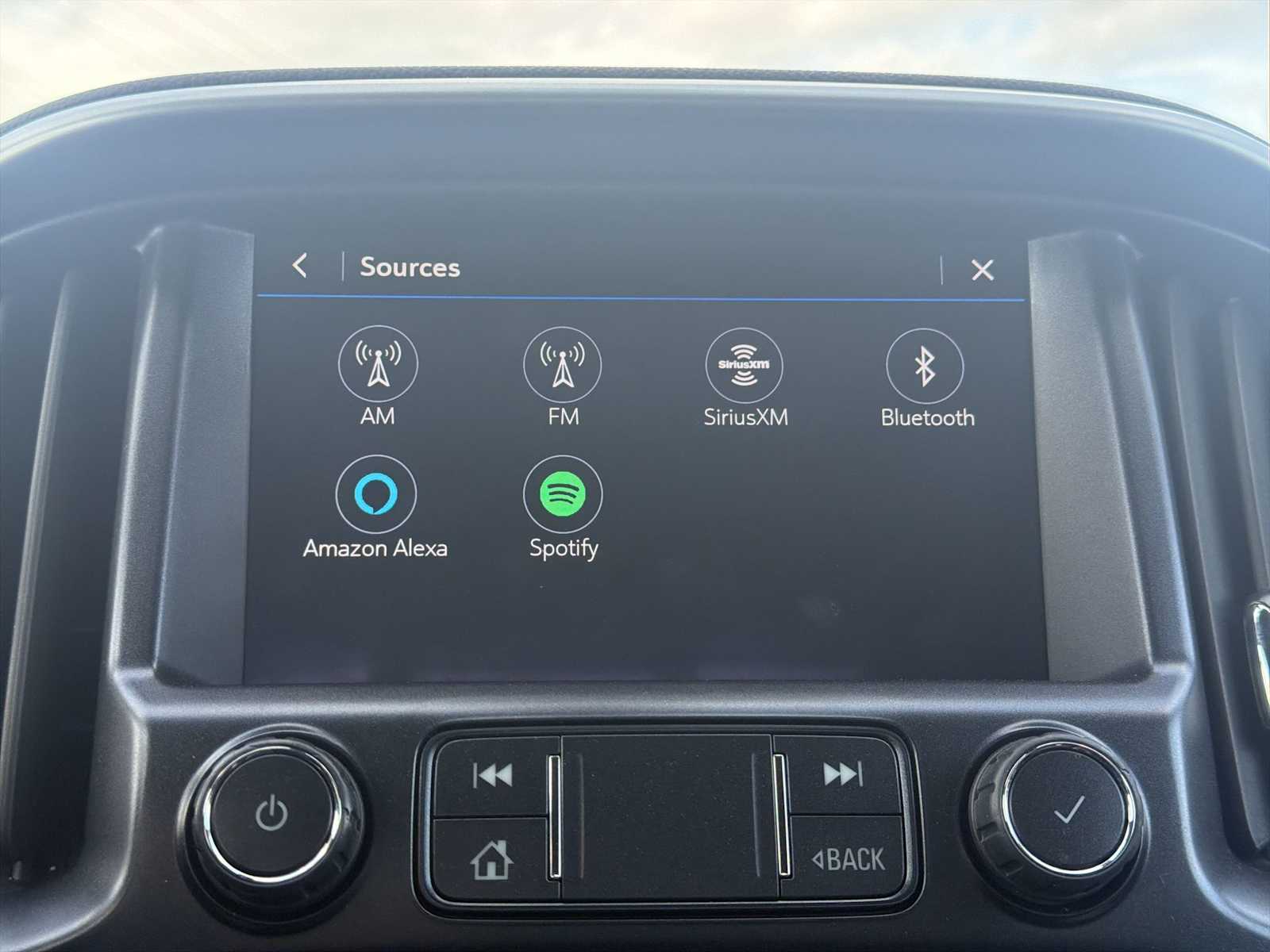 Thumbnail: 2022 Chevrolet Colorado - 12