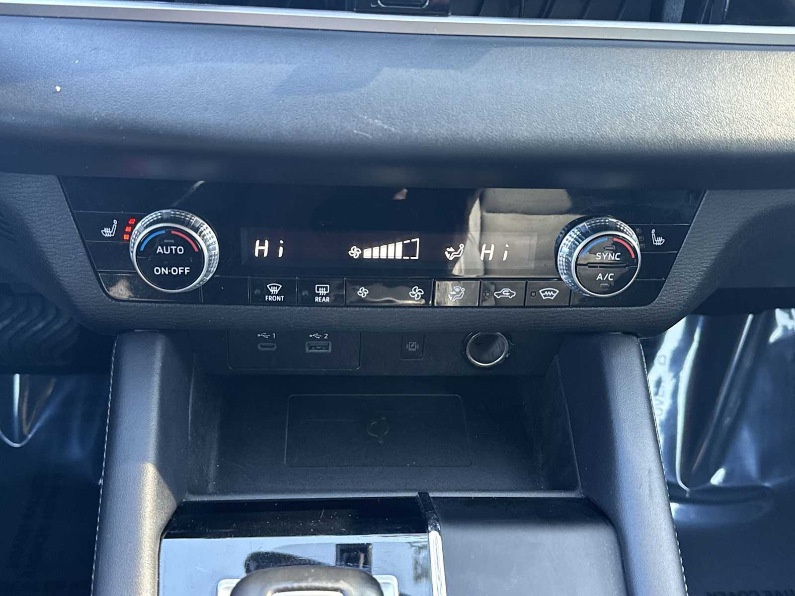 Thumbnail: 2024 Mitsubishi Outlander - 16