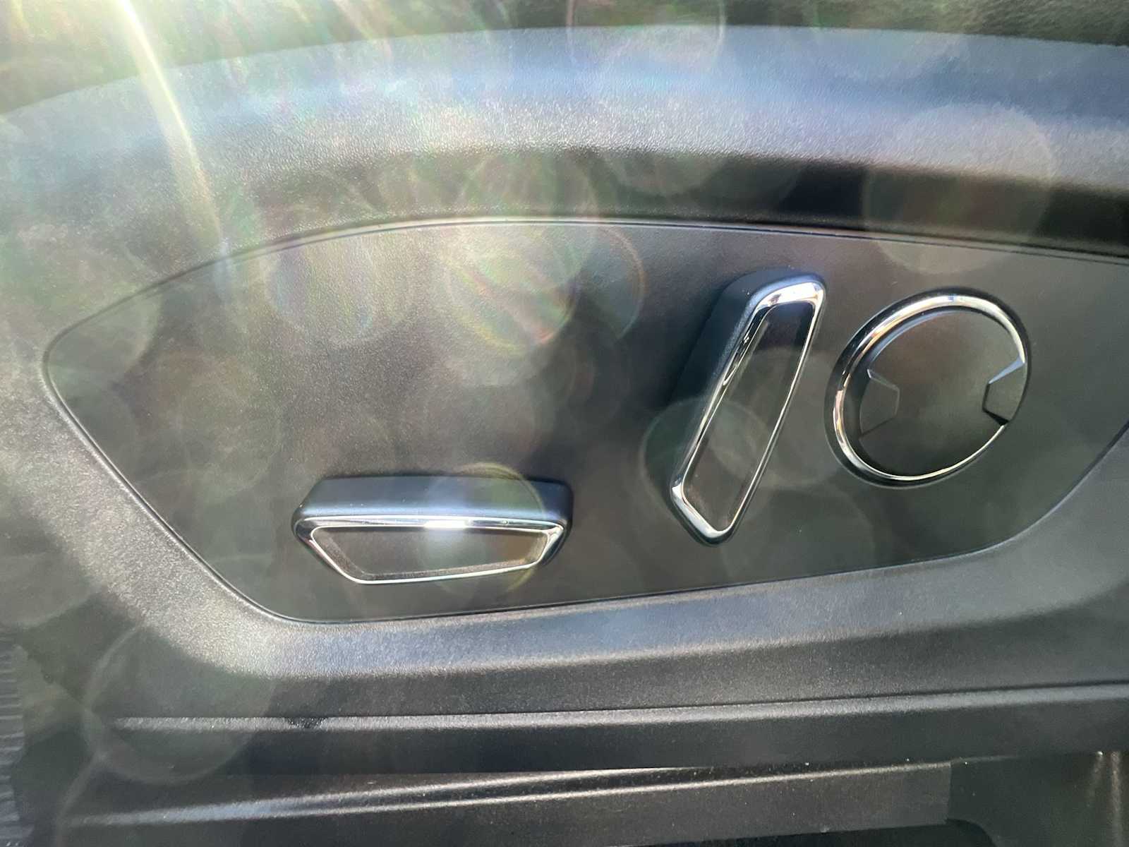 Thumbnail: 2020 Ford Explorer - 14