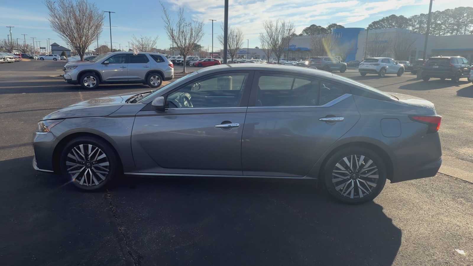 Thumbnail: 2023 Nissan Altima - 5