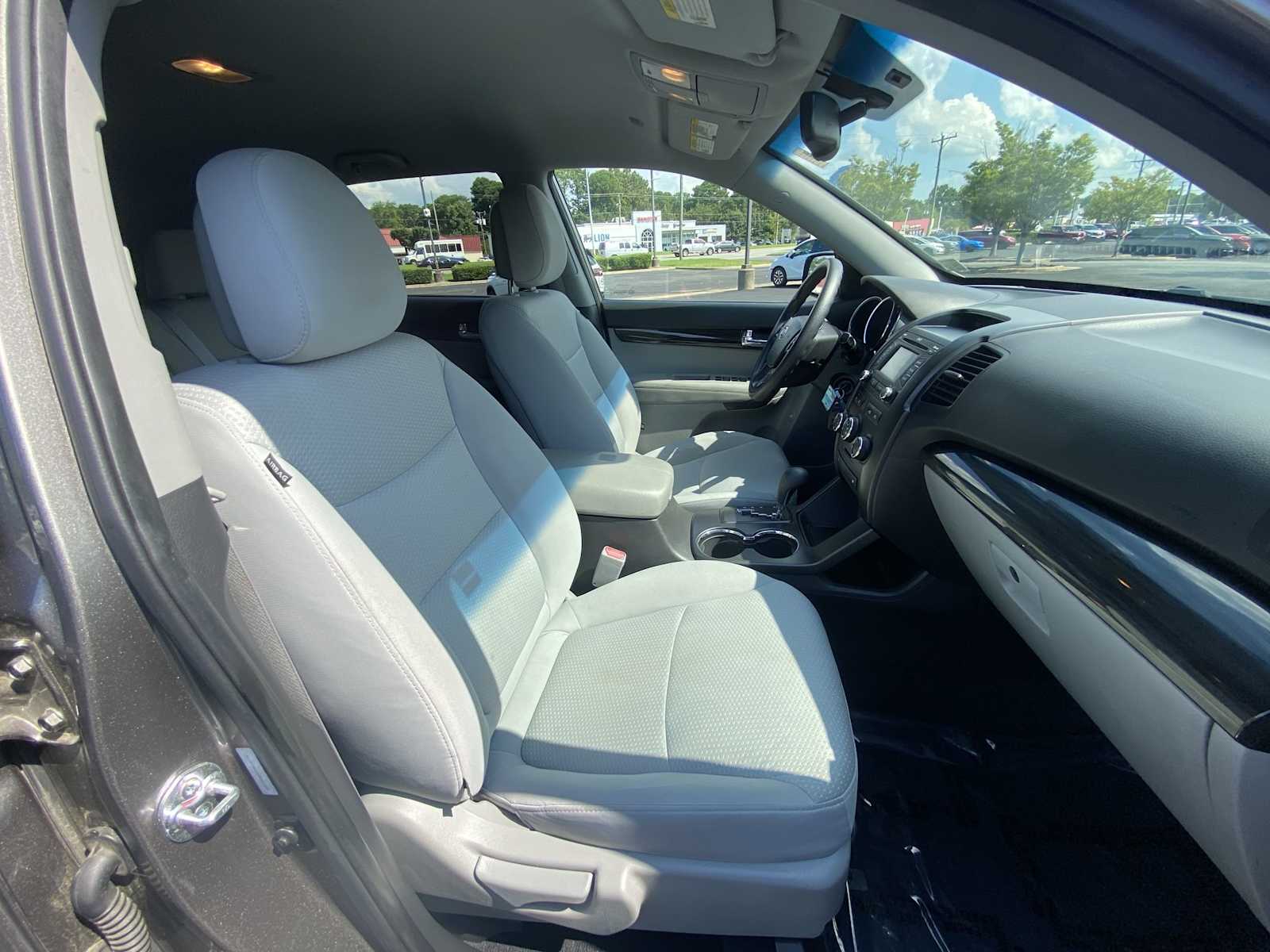 Thumbnail: 2013 Kia Sorento - 24