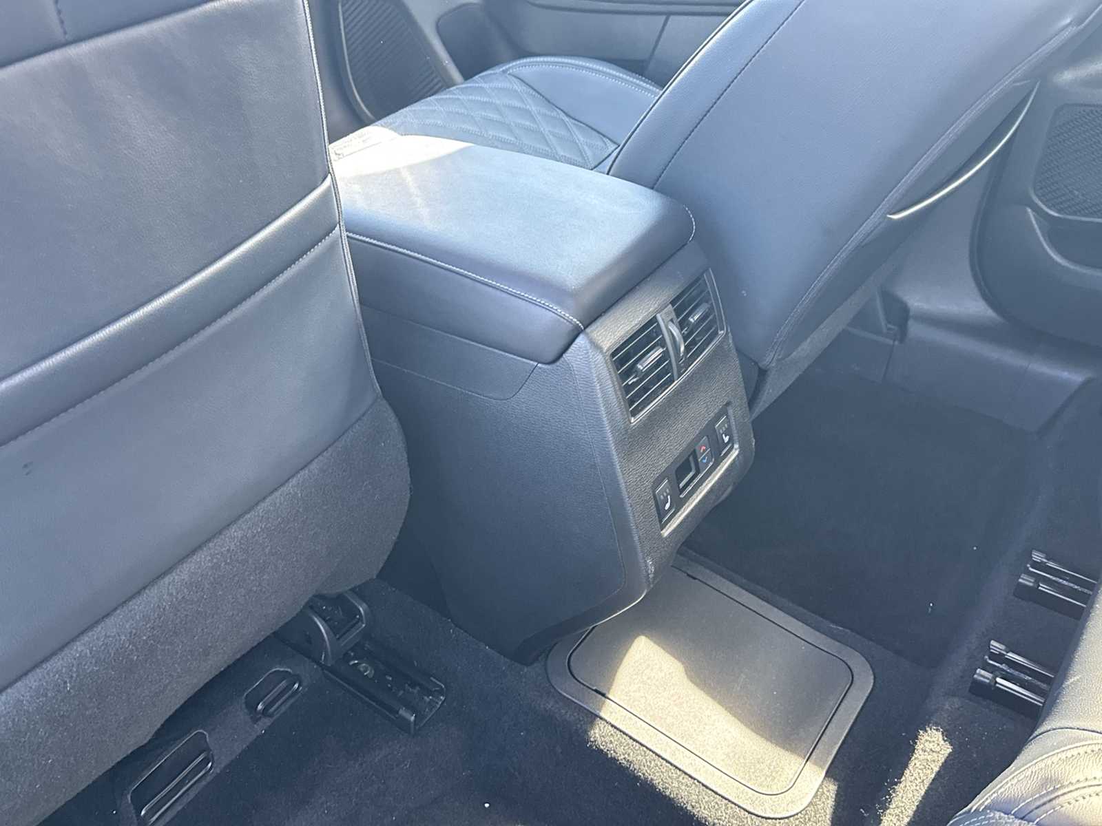 Thumbnail: 2024 Mitsubishi Outlander - 22