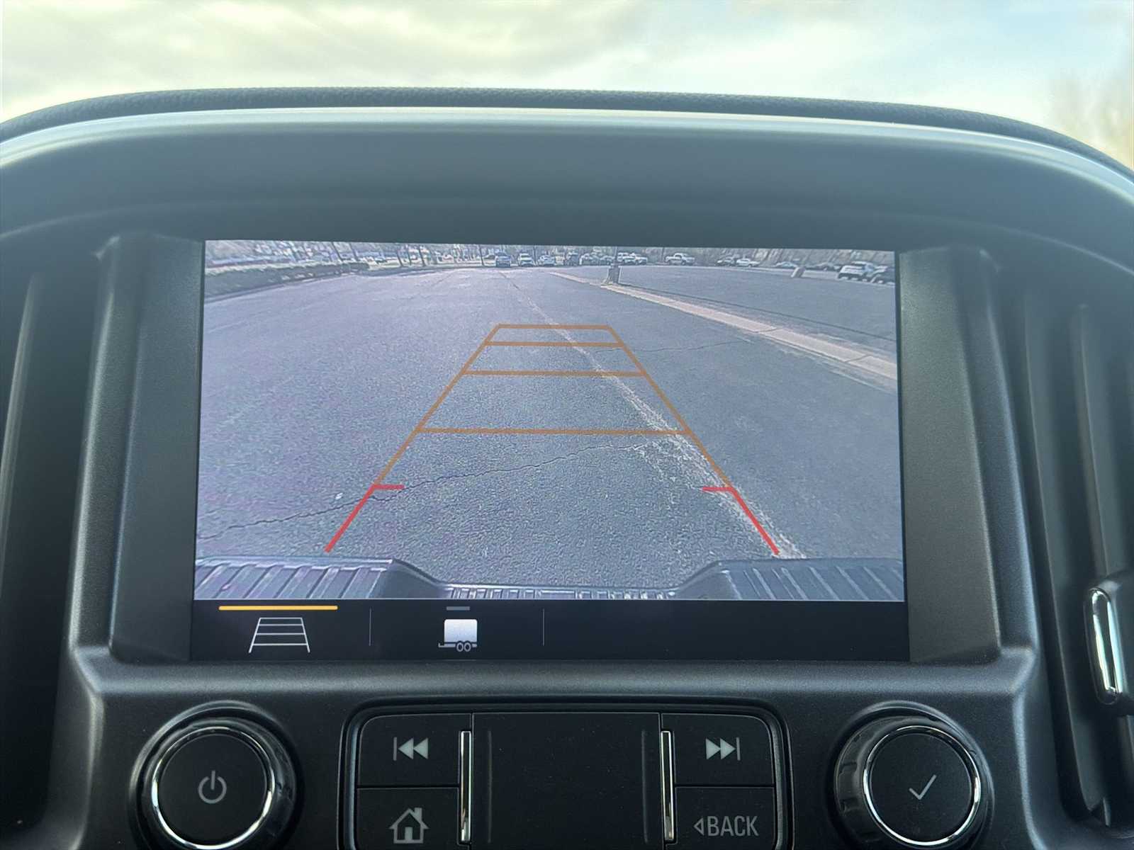 Thumbnail: 2022 Chevrolet Colorado - 23