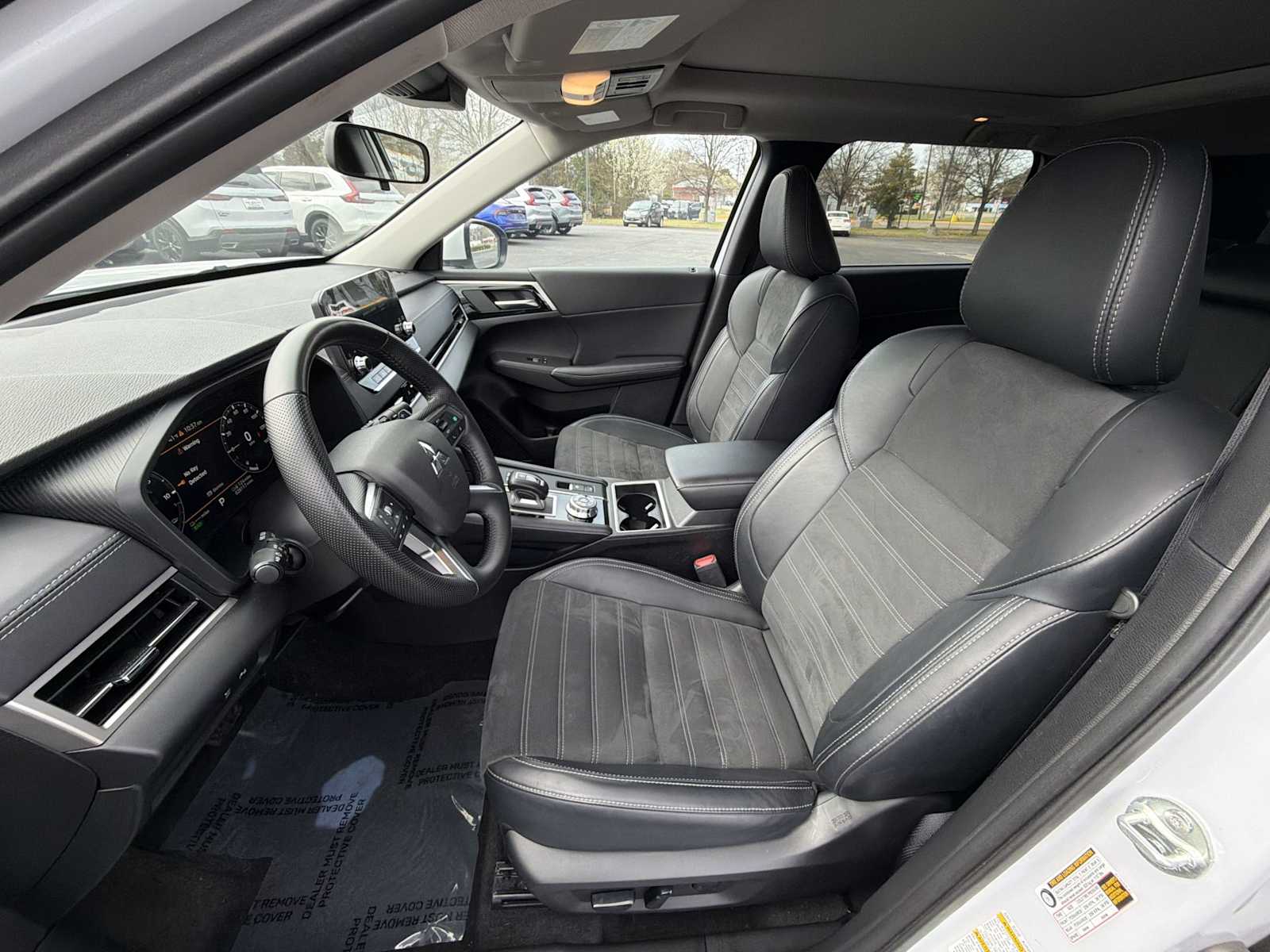 Thumbnail: 2024 Mitsubishi Outlander - 13