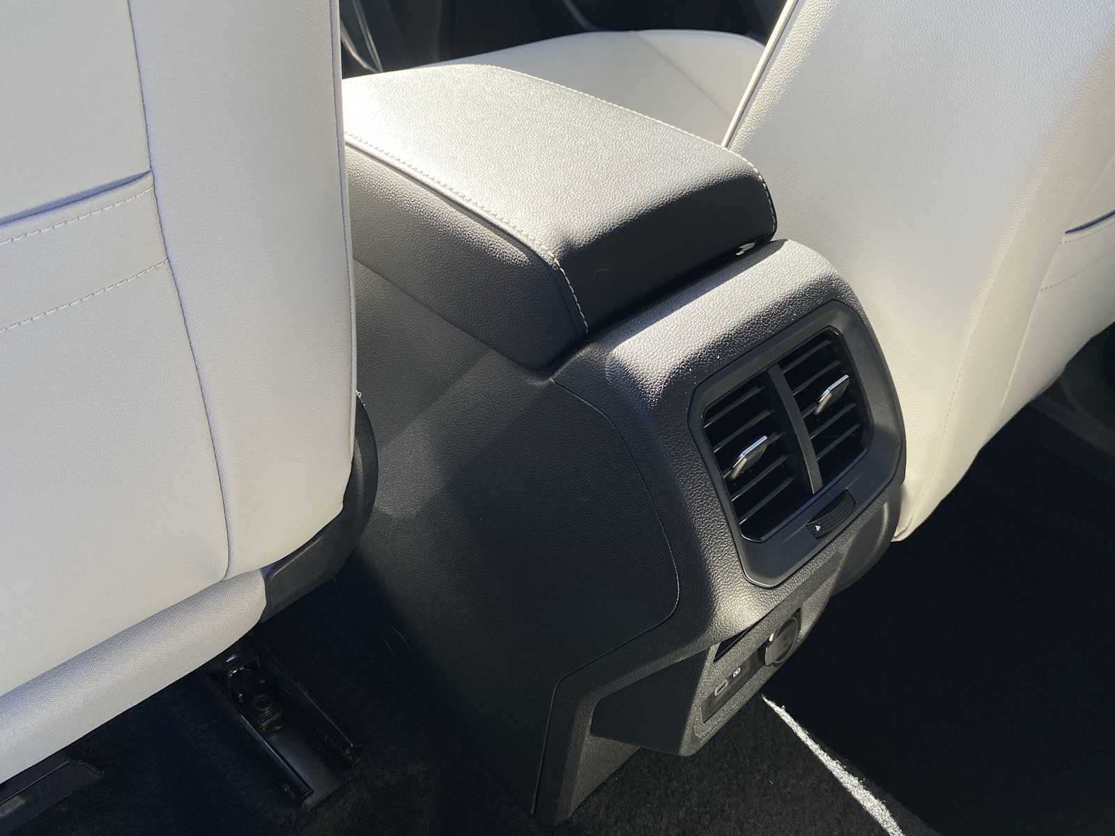 Thumbnail: 2021 Volkswagen Tiguan - 21