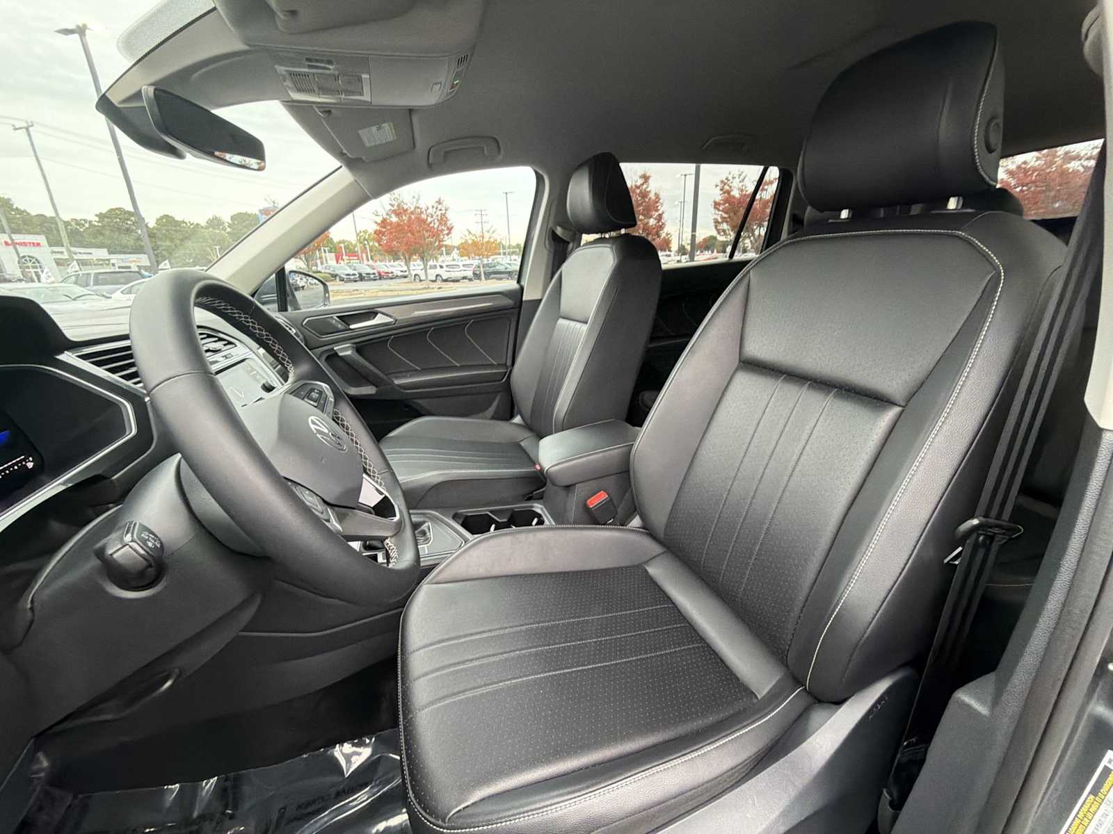 Thumbnail: 2024 Volkswagen Tiguan - 13