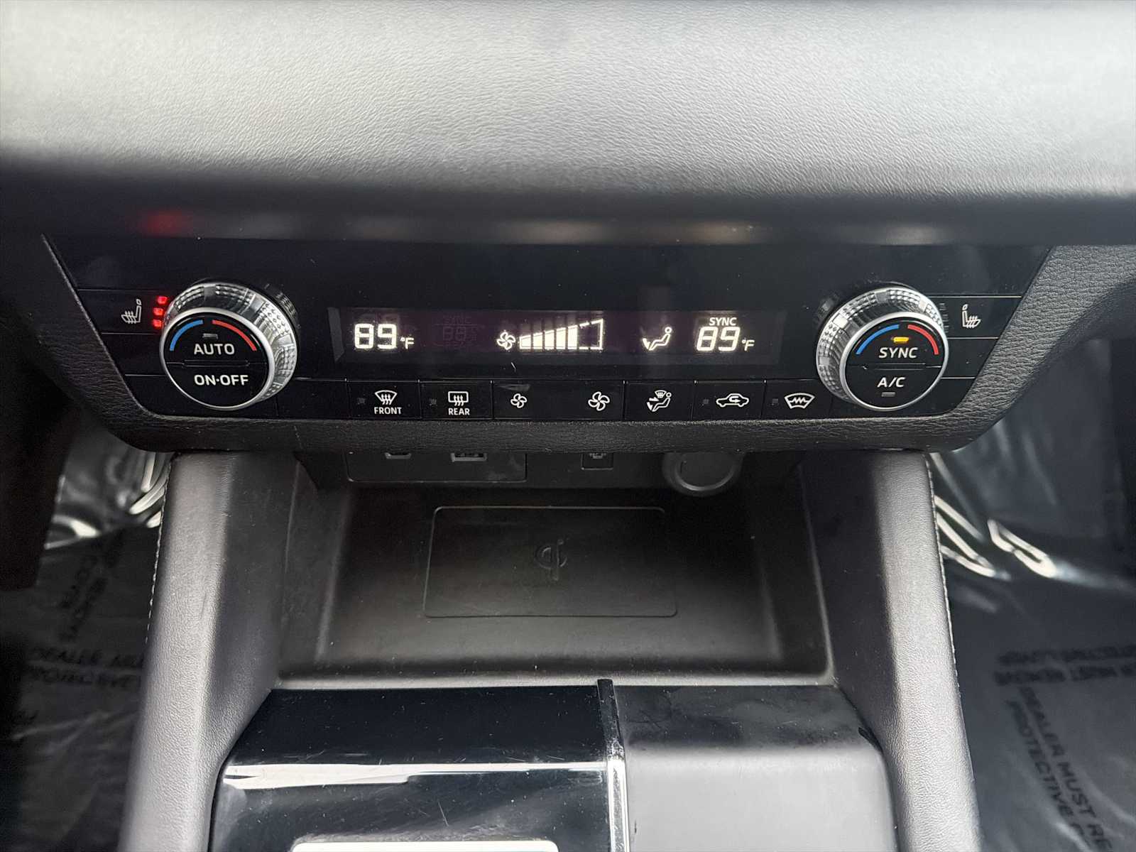 Thumbnail: 2024 Mitsubishi Outlander - 16