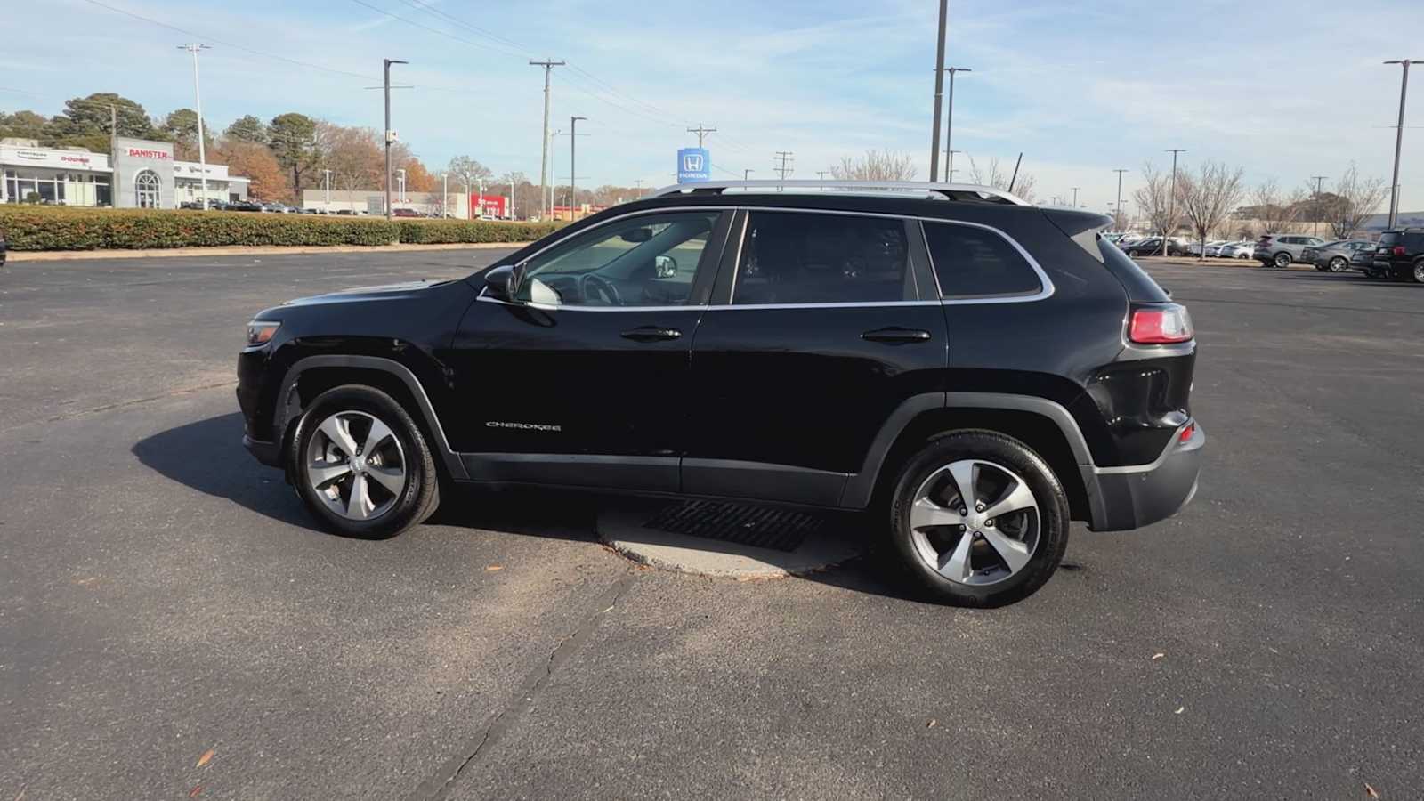 Thumbnail: 2021 Jeep Cherokee - 6