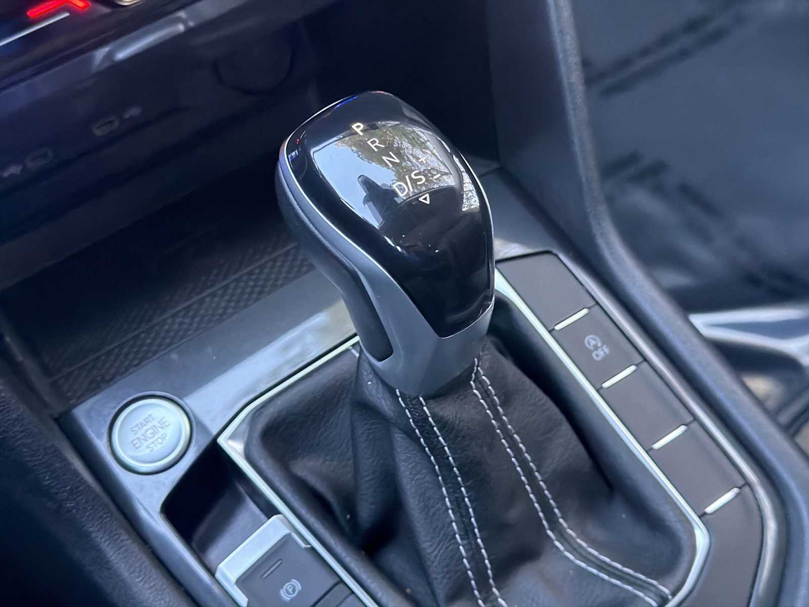 Thumbnail: 2022 Volkswagen Tiguan - 22