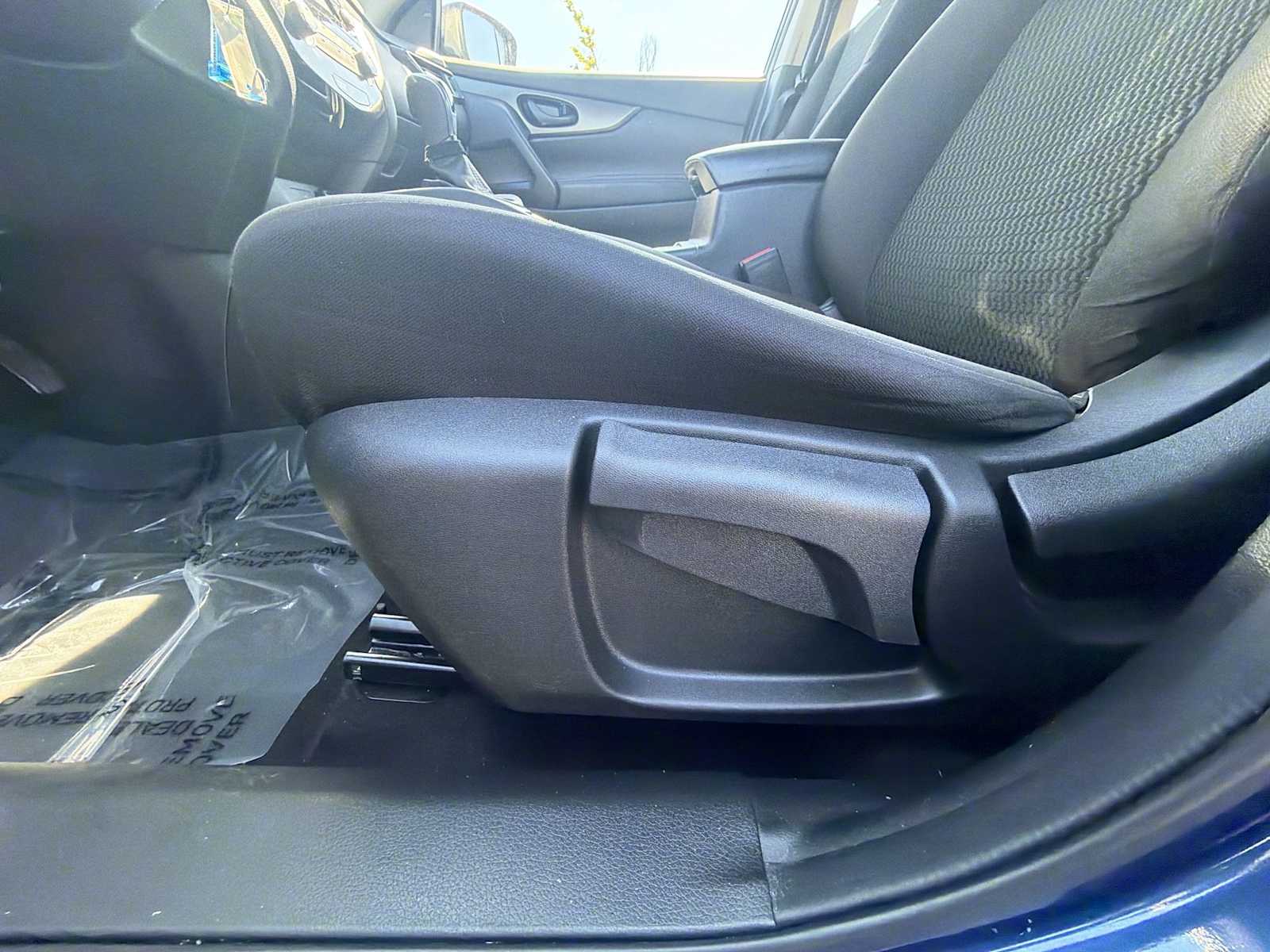 Thumbnail: 2020 Nissan Rogue Sport - 14