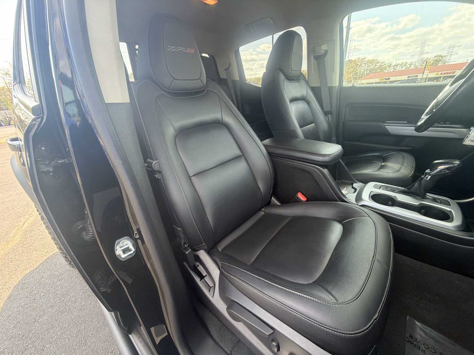 Thumbnail: 2022 Chevrolet Colorado - 25