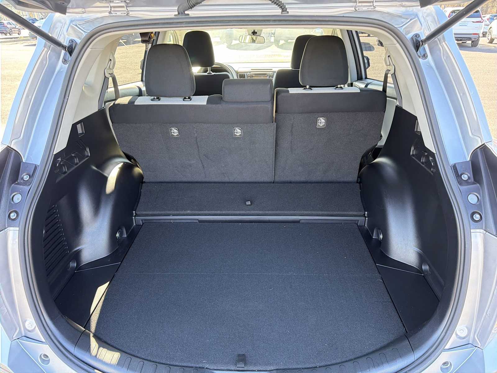 Thumbnail: 2018 Toyota RAV4 - 19