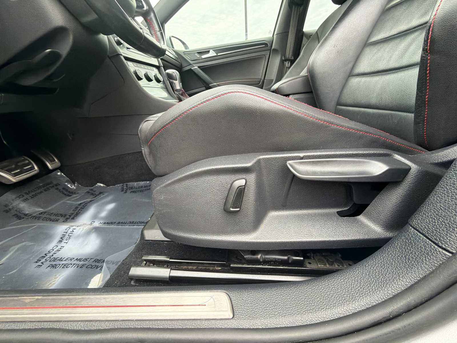 Thumbnail: 2015 Volkswagen Golf - 14