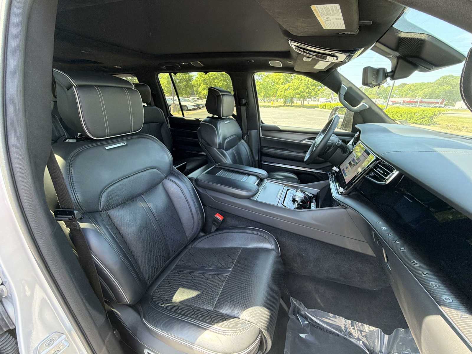 Thumbnail: 2024 Jeep Grand Wagoneer L - 27