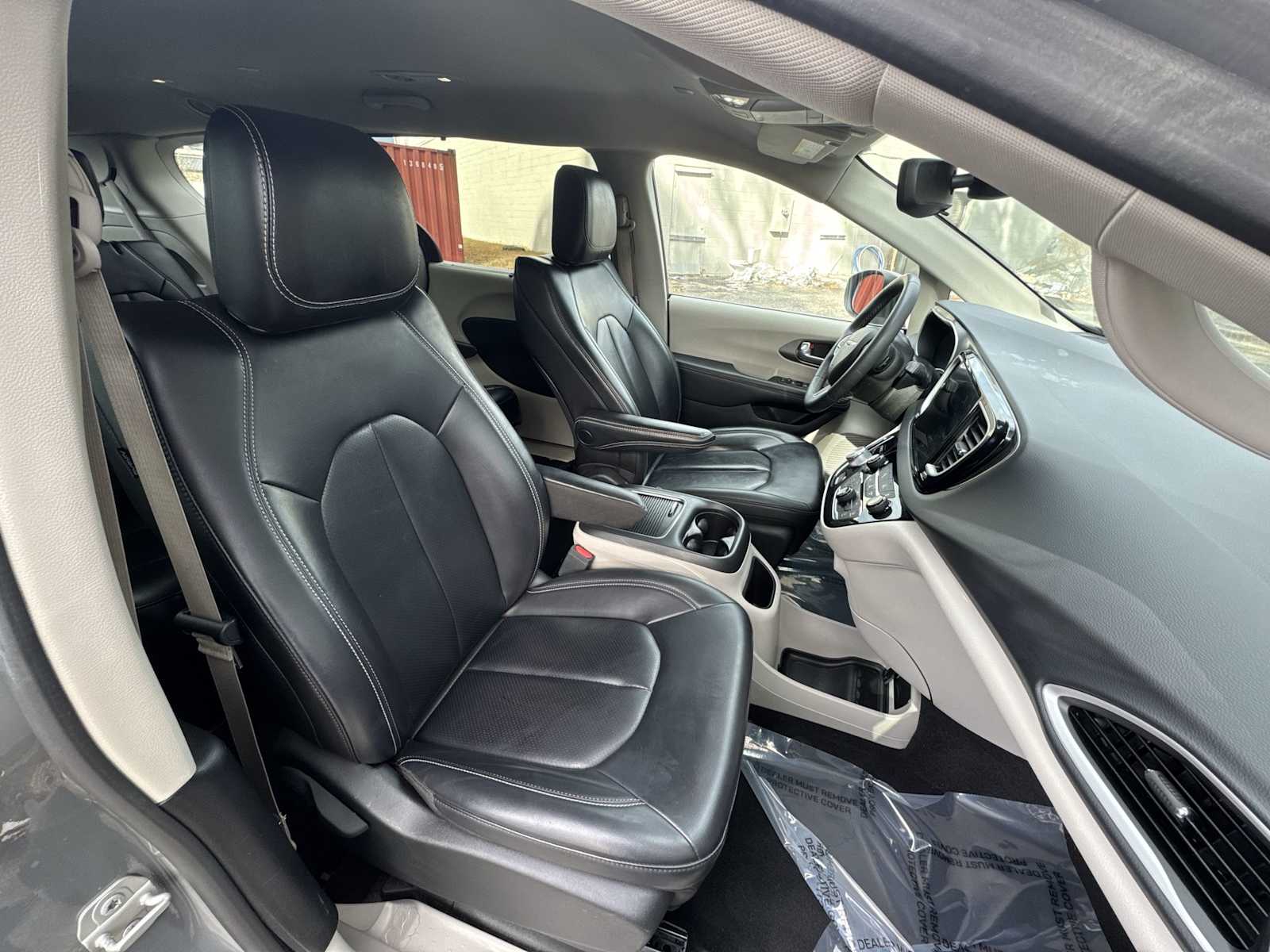 Thumbnail: 2023 Chrysler Pacifica - 25