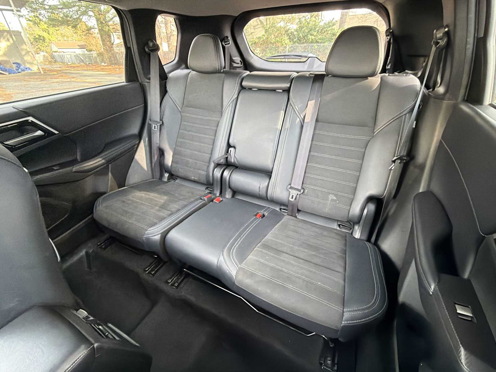 Thumbnail: 2024 Mitsubishi Outlander - 23