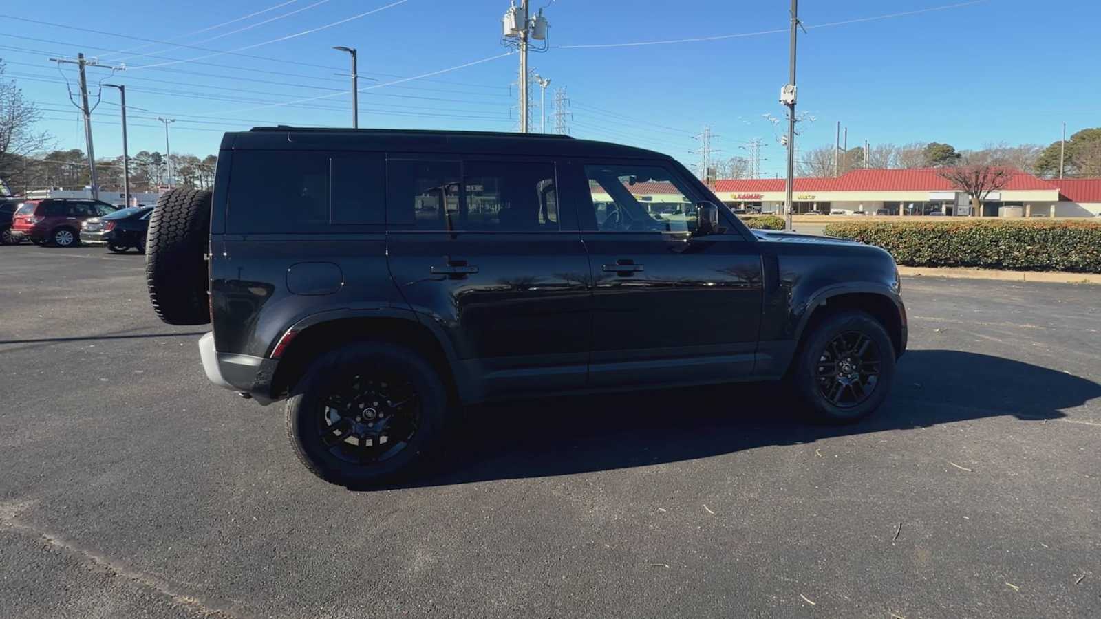 Thumbnail: 2025 Land Rover Defender - 9