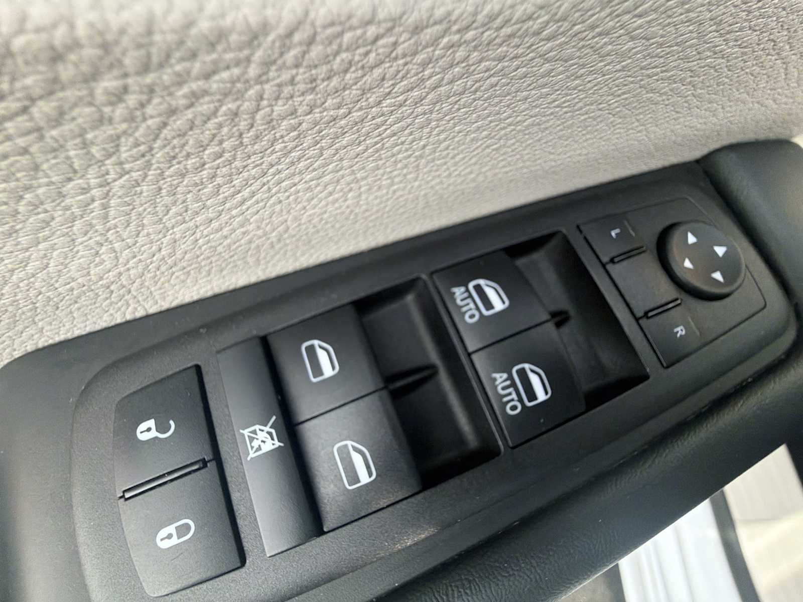 Thumbnail: 2023 Chrysler Pacifica - 15