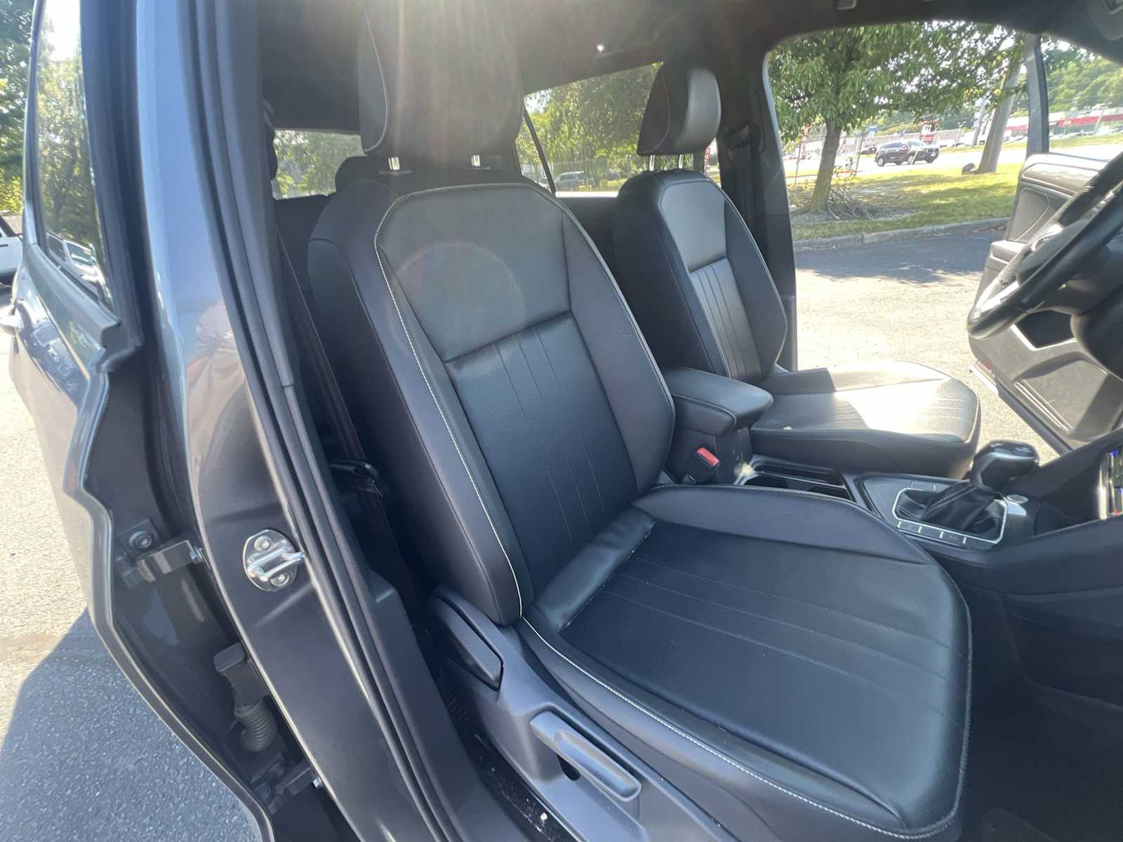 Thumbnail: 2022 Volkswagen Tiguan - 25