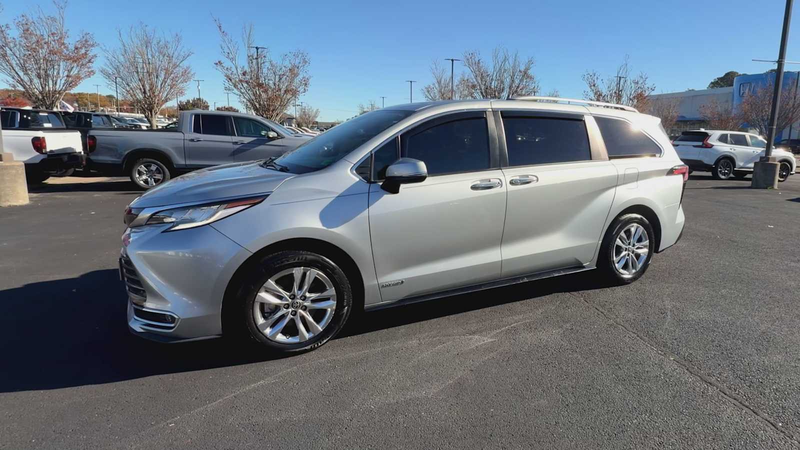 Thumbnail: 2021 Toyota Sienna - 4