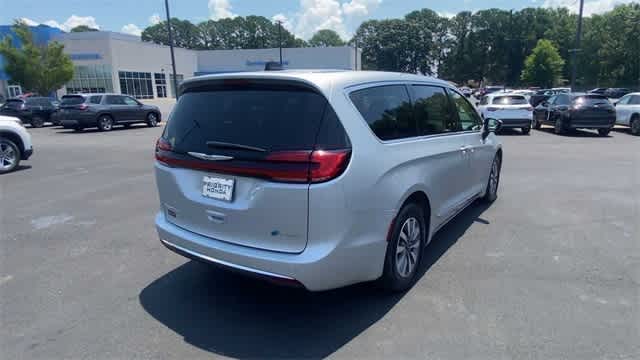 Thumbnail: 2023 Chrysler Pacifica - 8