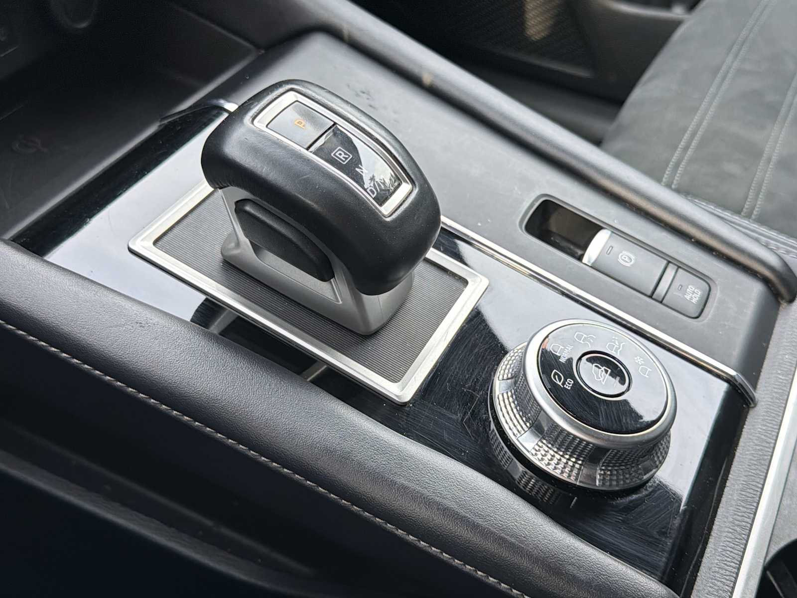 Thumbnail: 2024 Mitsubishi Outlander - 20