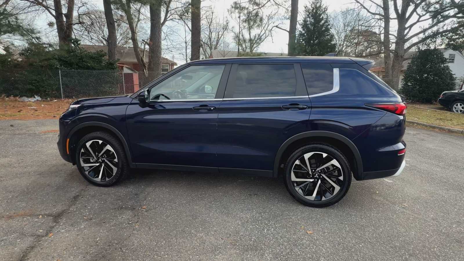 Thumbnail: 2023 Mitsubishi Outlander - 6