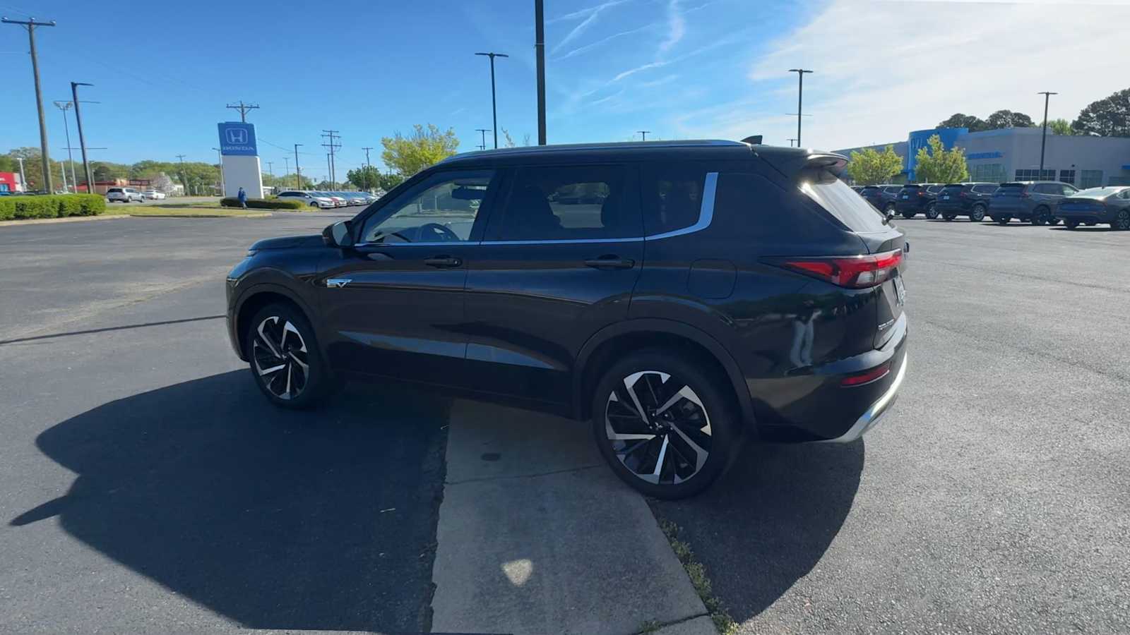 Thumbnail: 2024 Mitsubishi Outlander - 6