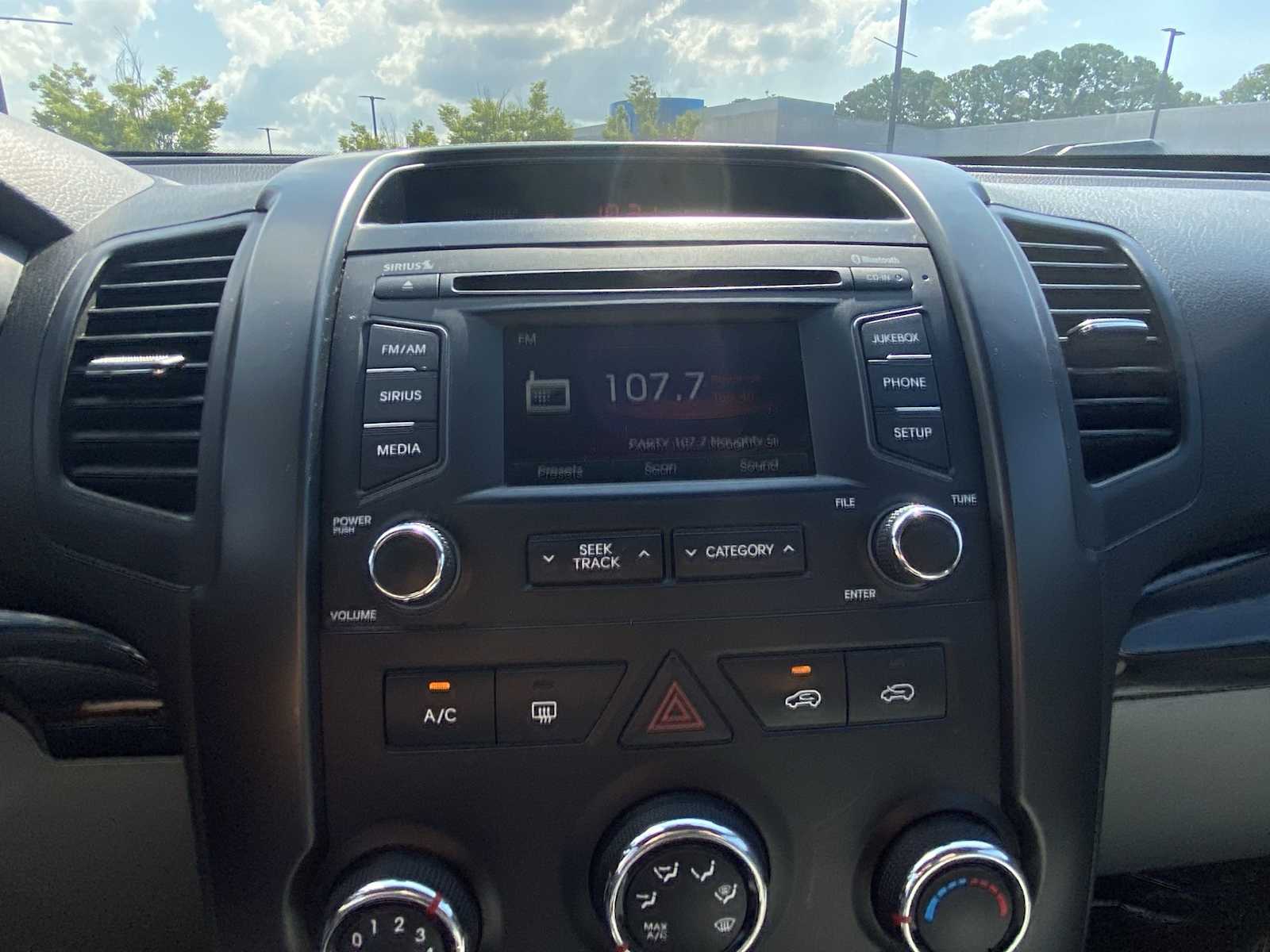 Thumbnail: 2013 Kia Sorento - 12