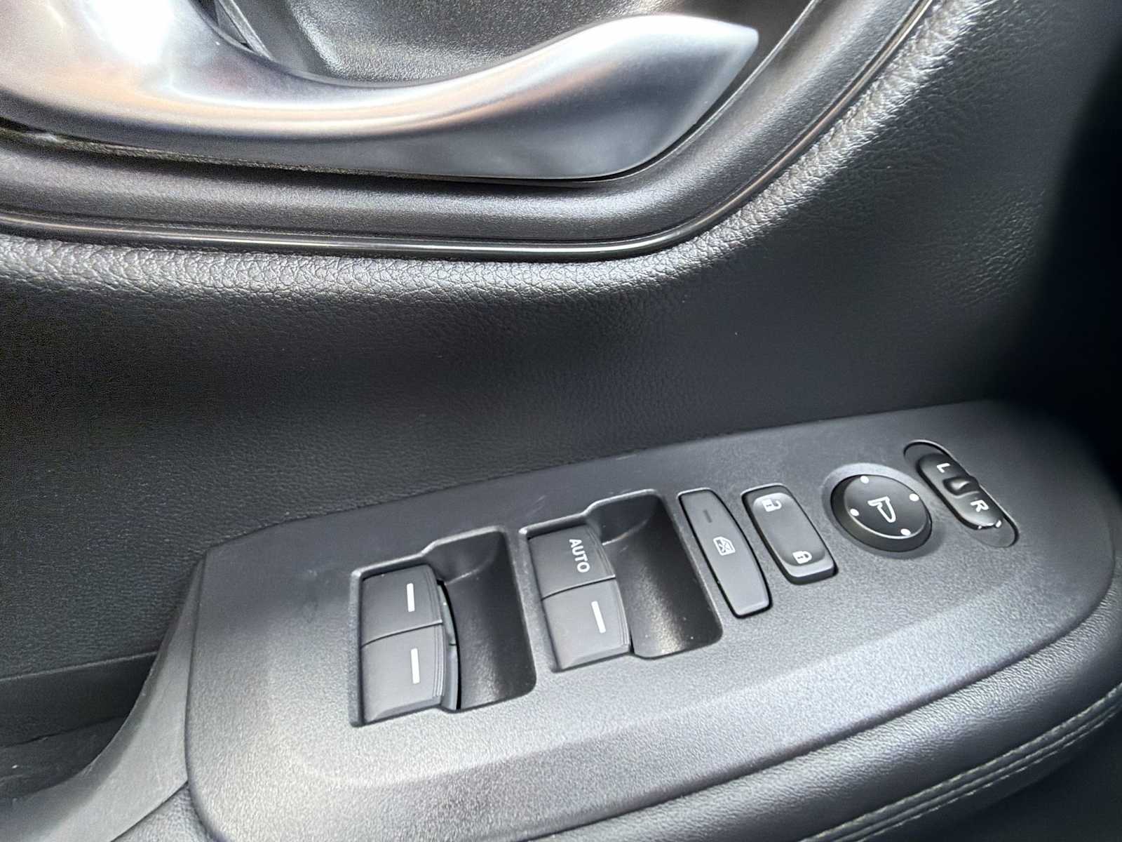 Thumbnail: 2025 Honda HR-V - 17