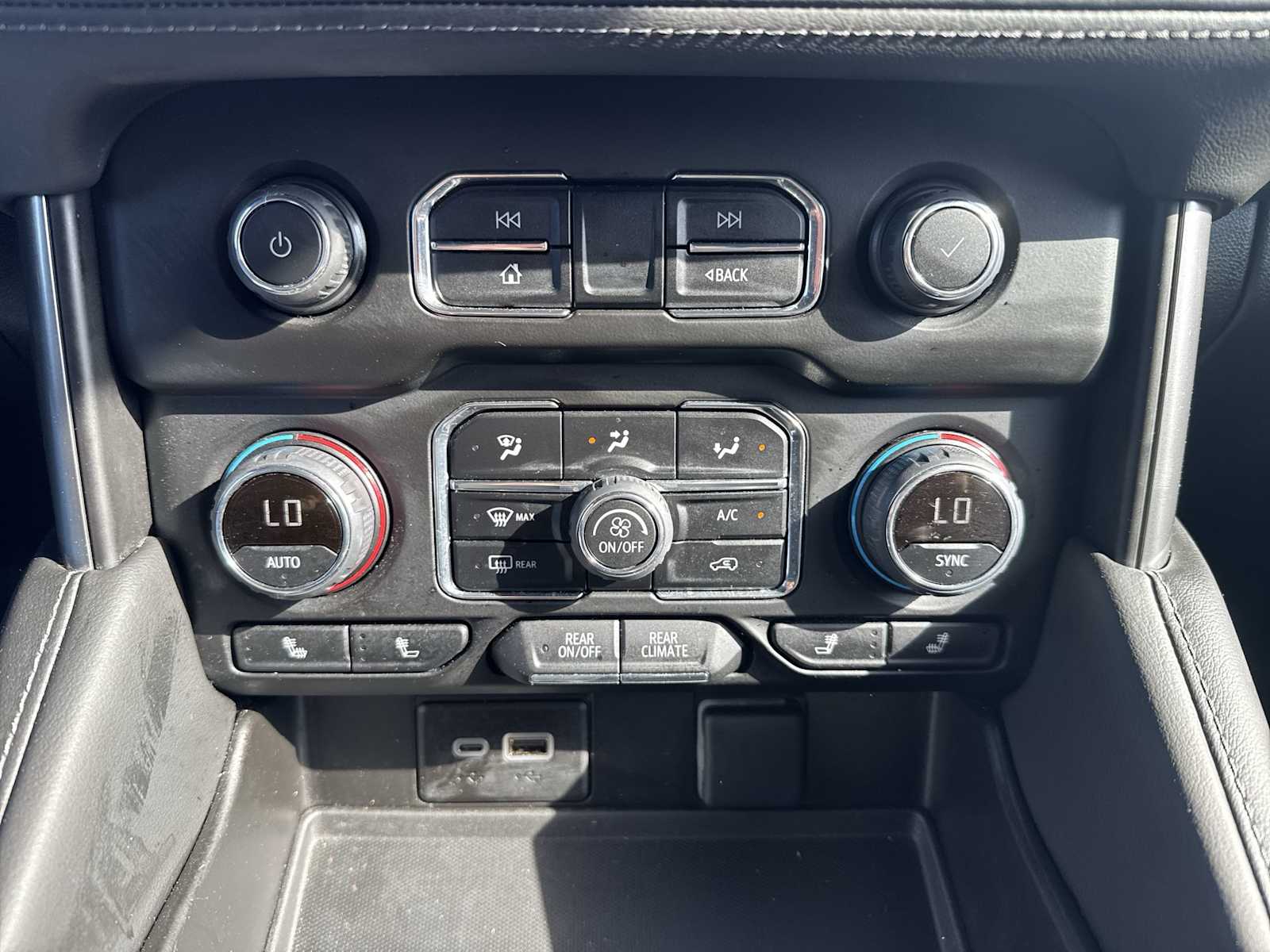 Thumbnail: 2024 Chevrolet Tahoe - 16