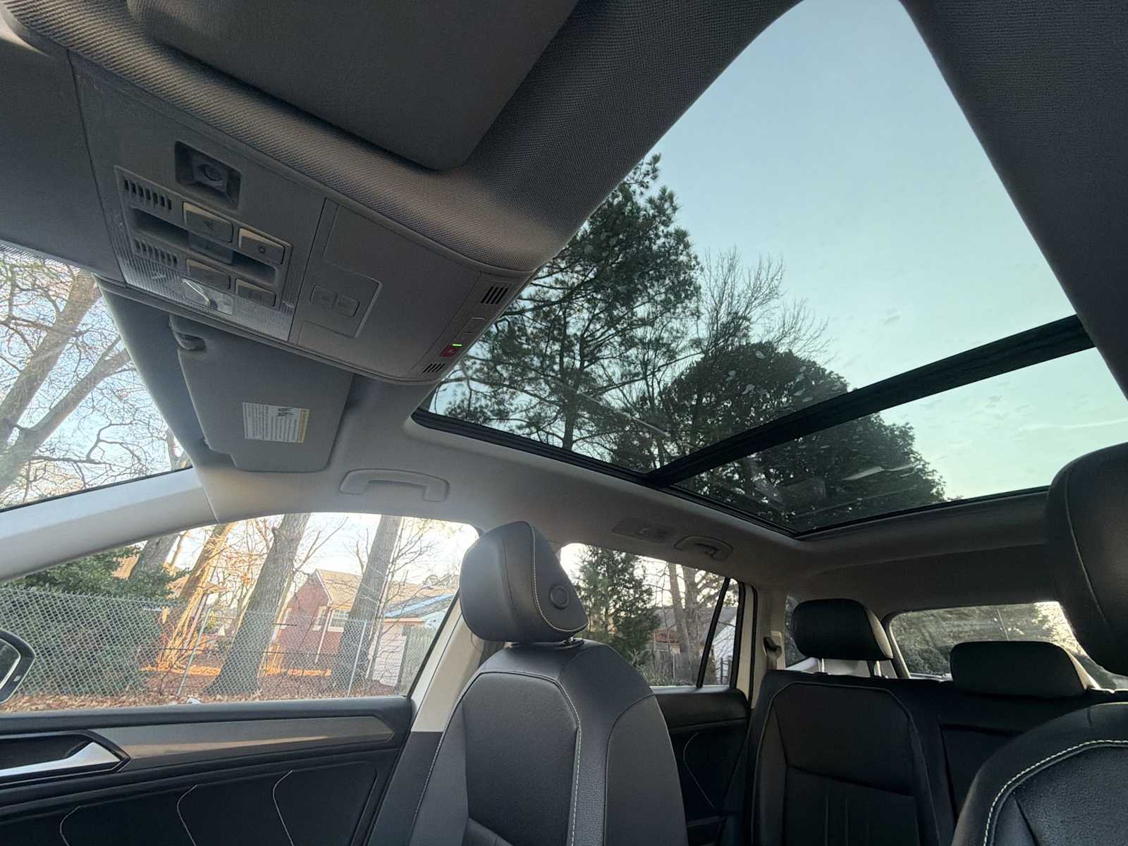 Thumbnail: 2022 Volkswagen Tiguan - 16