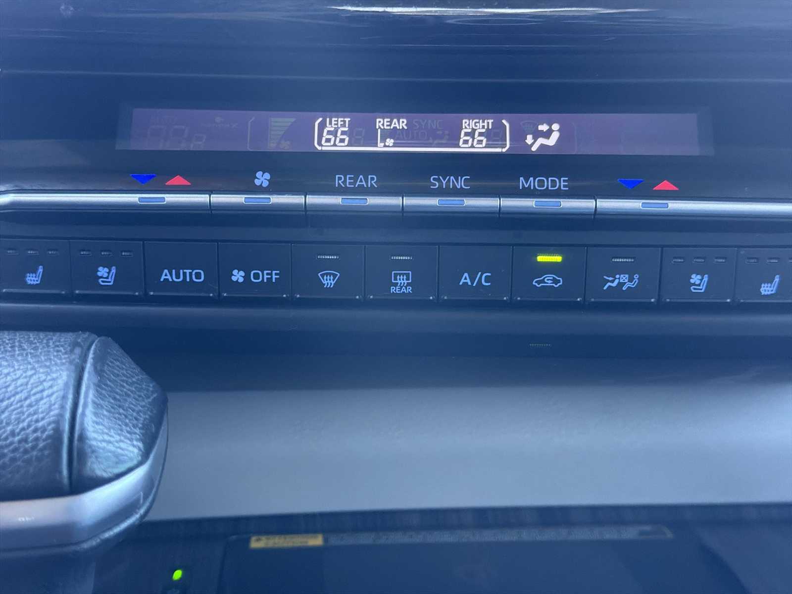 Thumbnail: 2021 Toyota Sienna - 17