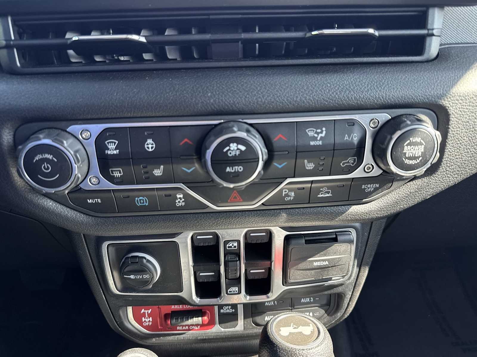 Thumbnail: 2024 Jeep Wrangler - 16