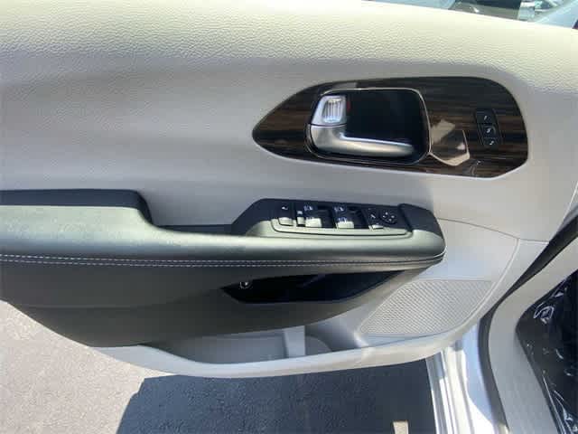 Thumbnail: 2023 Chrysler Pacifica - 15