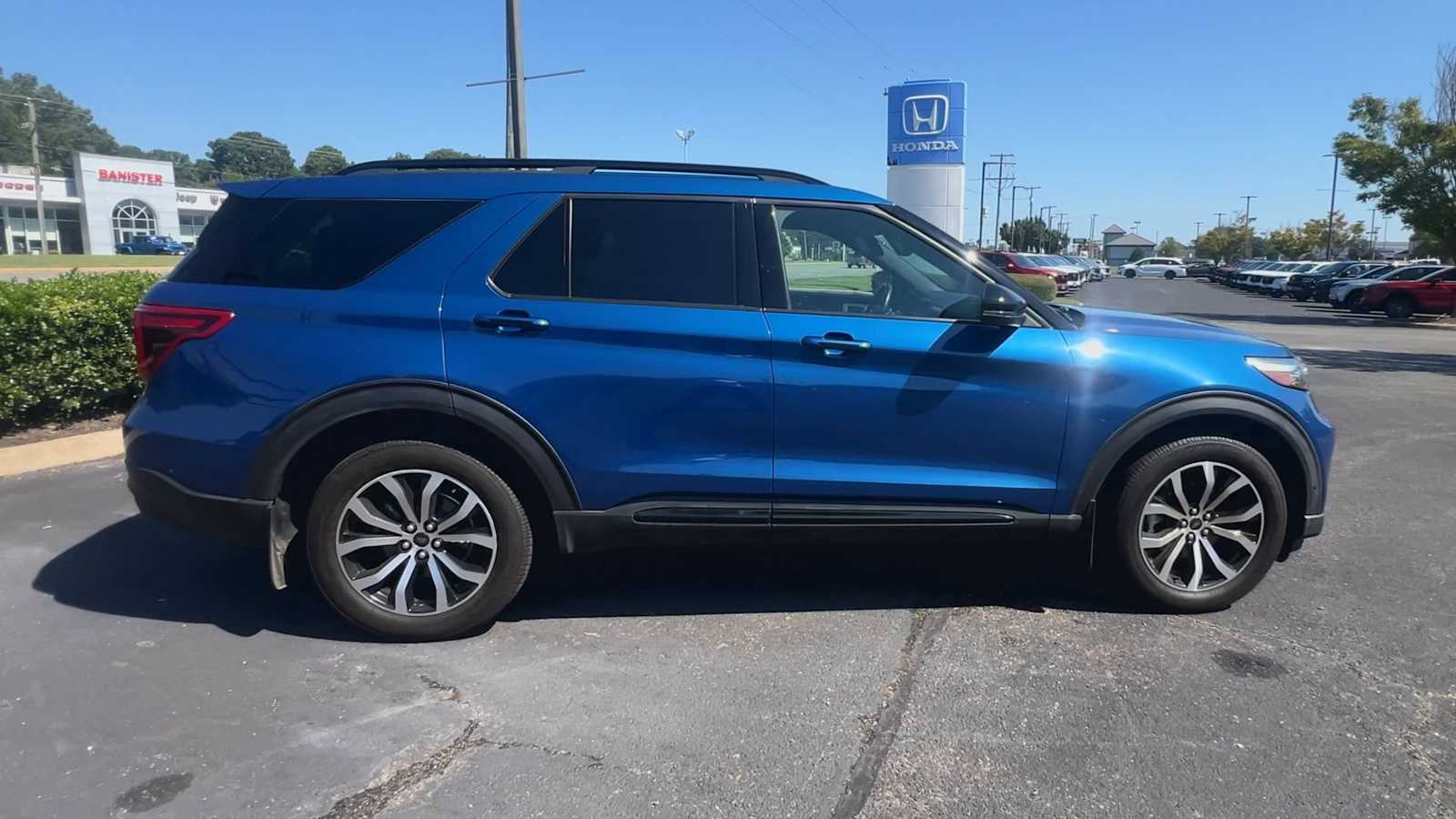 Thumbnail: 2020 Ford Explorer - 9