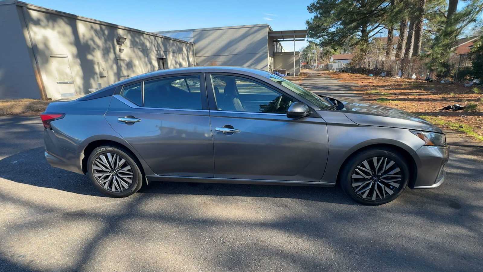 Thumbnail: 2023 Nissan Altima - 9