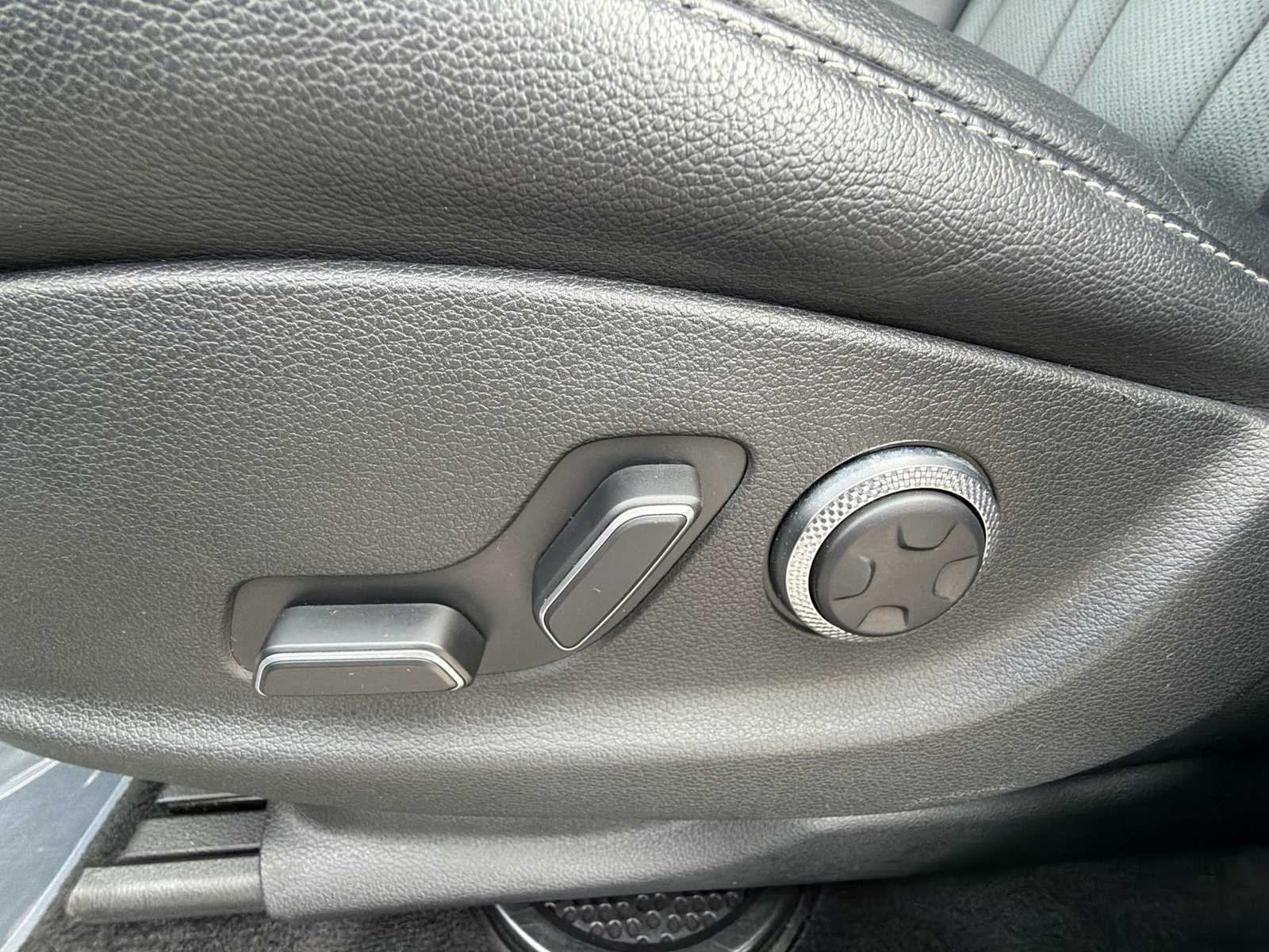 Thumbnail: 2025 Genesis GV80 - 14